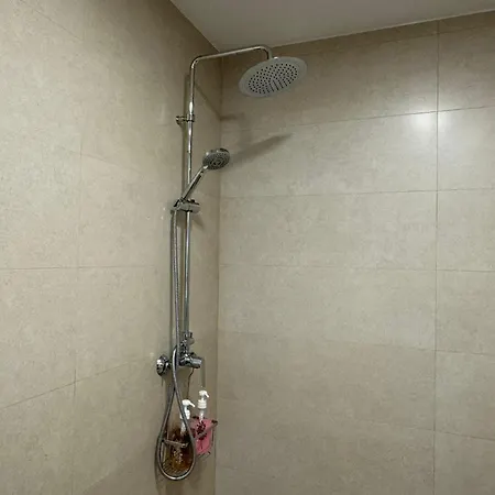 Avenida America Apartman *