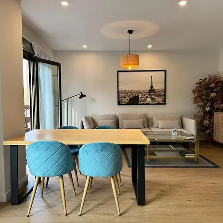 Avenida America Apartman *